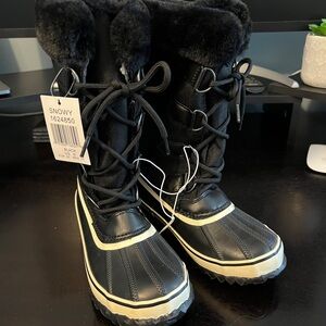 Black Snow Boots with Fur Lining